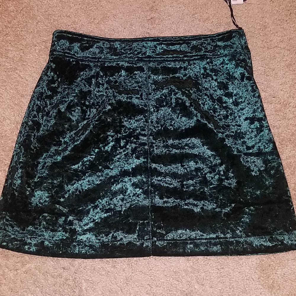 Nwt Boutique brand Storia Velvet Skirt sz Large